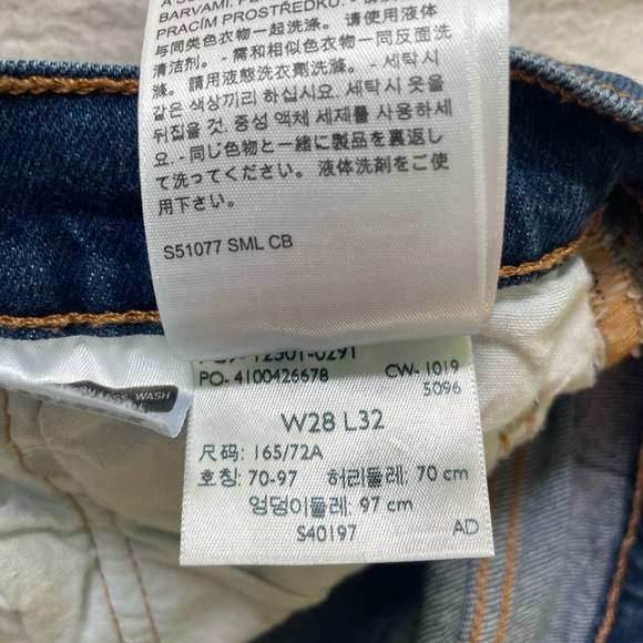 Levi’s Premium 501 Original Fit Women’s Jeans in Medium Wash - Picture 8 of 9
